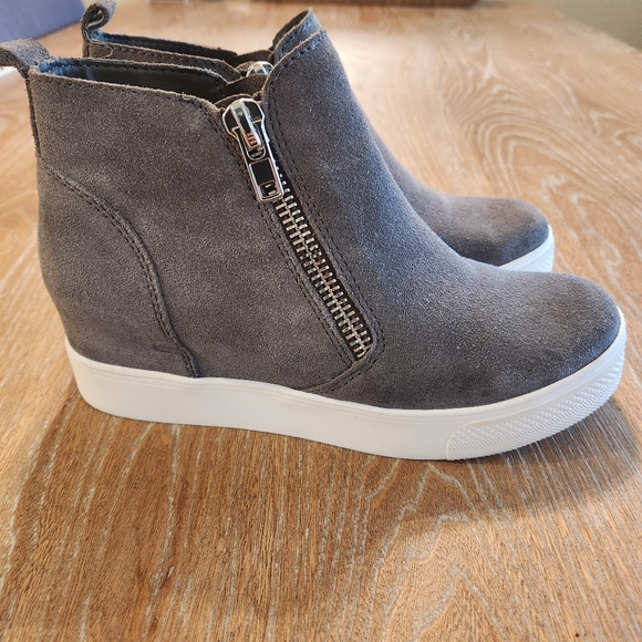 STEVE MADDEN Platform Wedgie Gray Suede Double Zip Sneaker Bootie Womens Size 8 - Picture 5 of 12